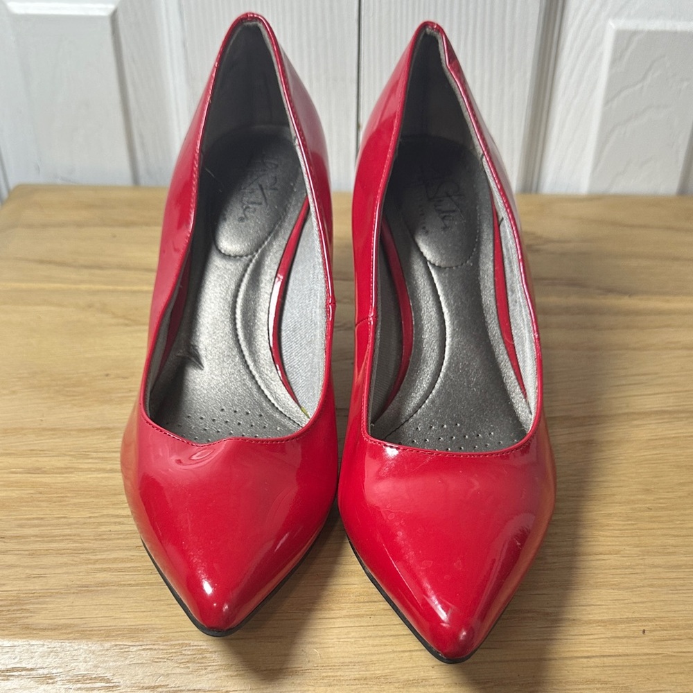 Life Stride Elegant Red Patent Leather Women's Heels